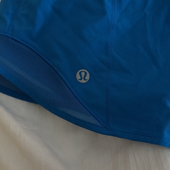 Lululemon EUC Hotty Hot short 4” - Picture 4 of 4